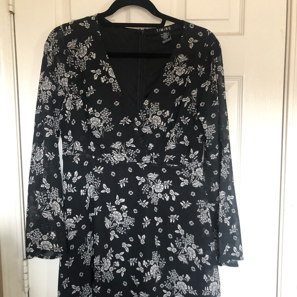 Women’s Black Floral V Neck  Fit and Flare Dress